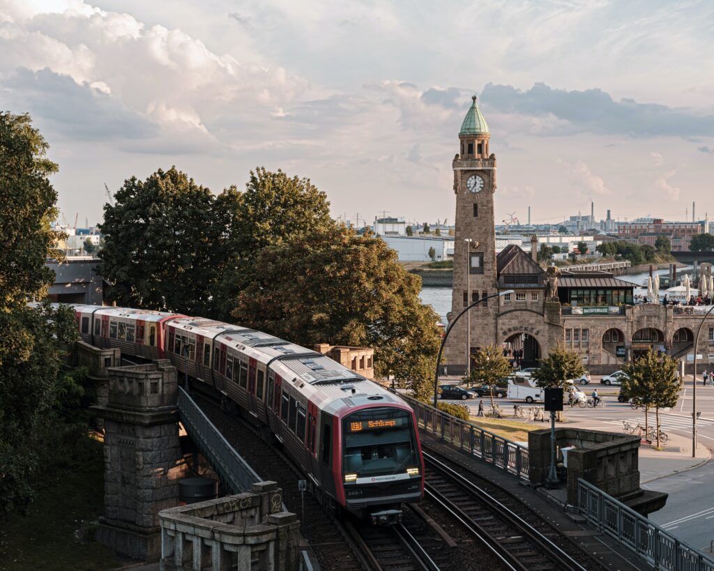 City guide to Hamburg: A view of the city and a tram