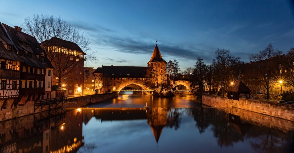 The City Guide to Nuremberg: the Kettensteg pedestrian Bridge by night.