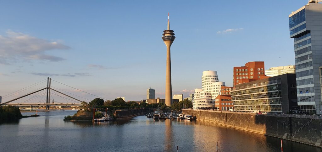 The City Guide to Düsseldorf: the riverside with the Rhein Tower